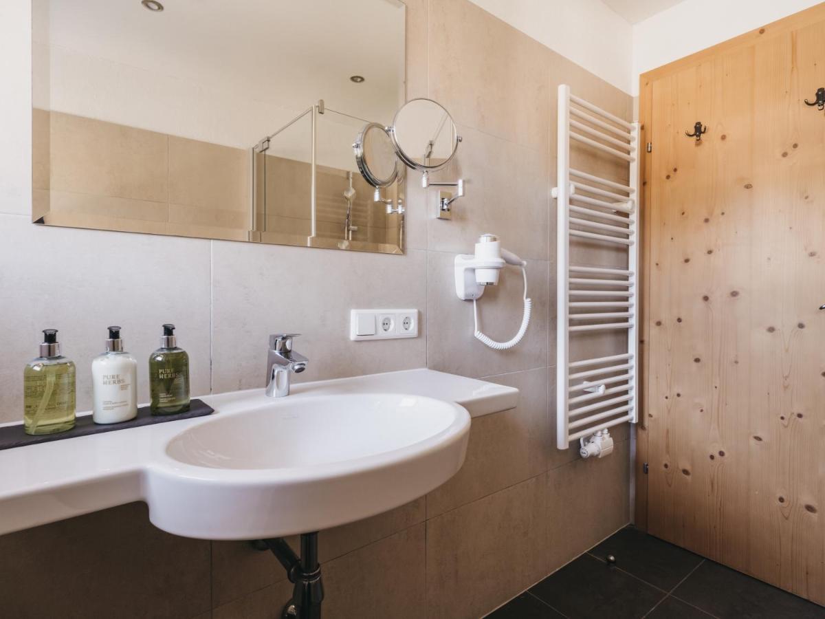 Hotel Vier Jahreszeiten By Vaya Inkl Zell Am See-Kaprun Sommerkarte エクステリア 写真